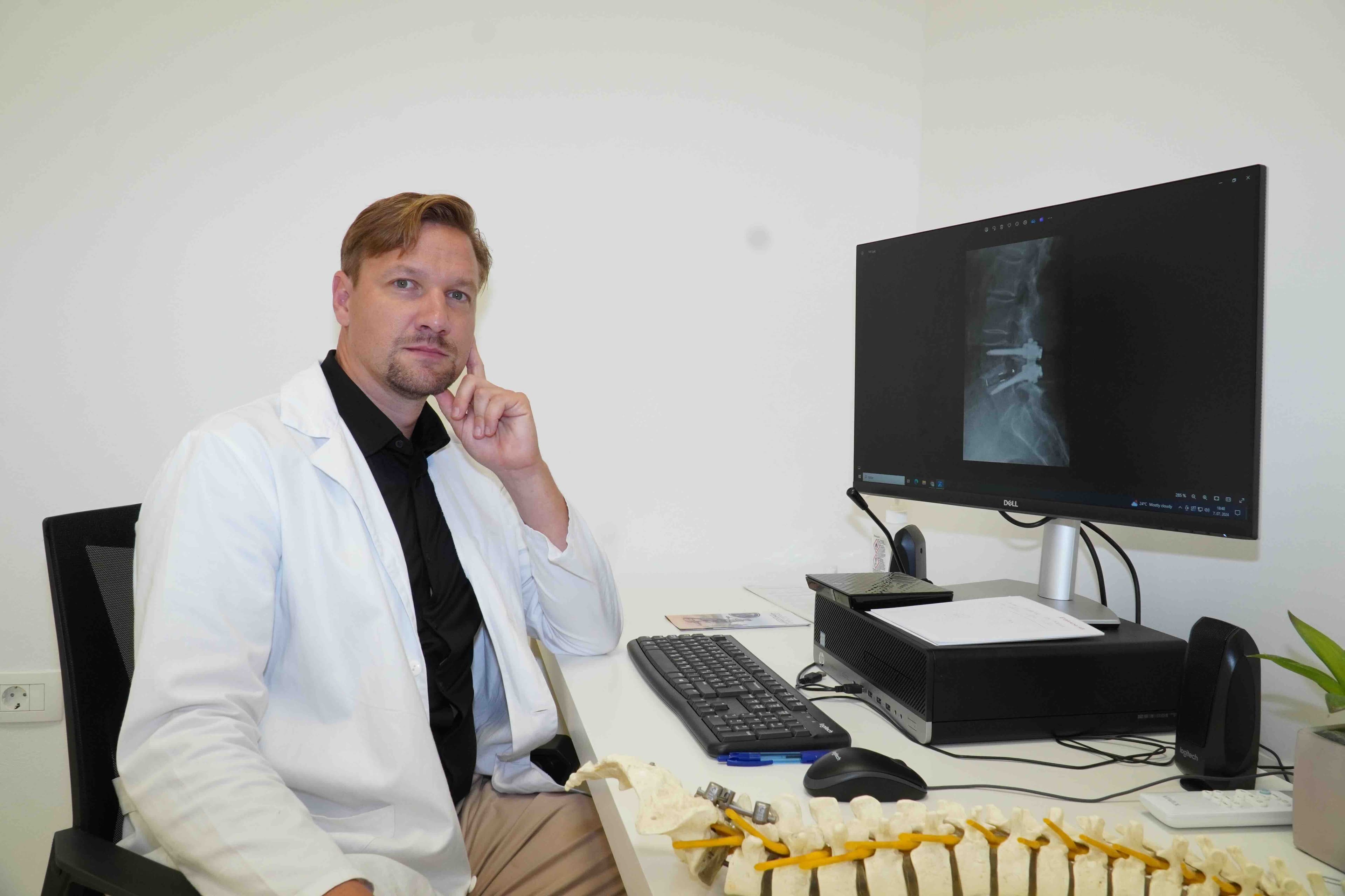 Dr. Matevž Topolovec, ortopedski kirurg